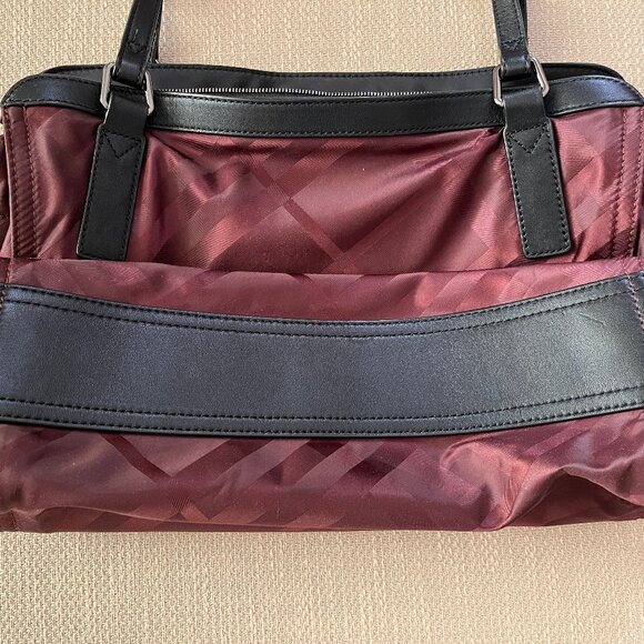 Authentic Burberry  Nylon/Leather Buckleigh Tote - Picture 8 of 8